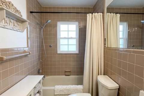 Condo in New Port Richey, Florida, 2 bedrooms № 2104528 - photo 18