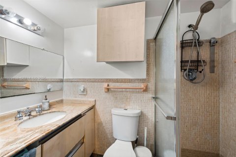 Condo in Miami, Florida, 2 bedrooms № 1989571 - photo 13