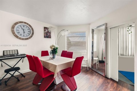 Condo in Miami, Florida, 2 bedrooms № 1989571 - photo 5