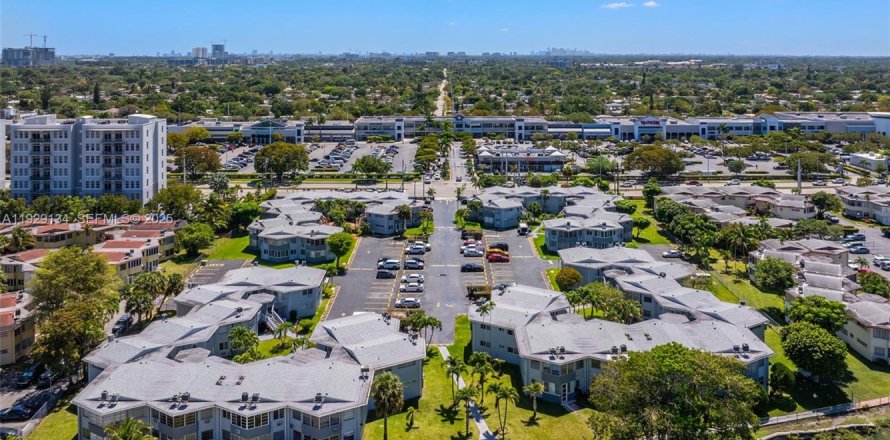 Condo in Miami, Florida, 2 bedrooms № 1989571