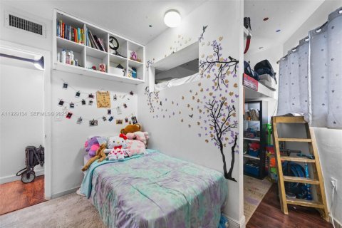 Condo in Miami, Florida, 2 bedrooms № 1989571 - photo 10