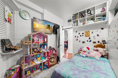 Condo in Miami, Florida, 2 bedrooms № 1989571 - photo 12