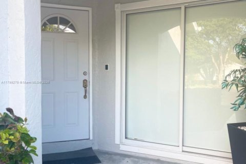 Casa en venta en Doral, Florida, 3 dormitorios, 98.85 m2 № 1861578 - foto 2