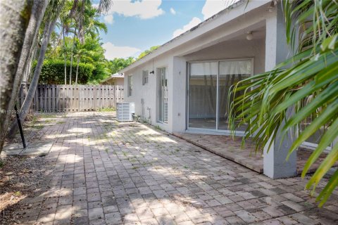 Casa en venta en Doral, Florida, 3 dormitorios, 98.85 m2 № 1861578 - foto 26