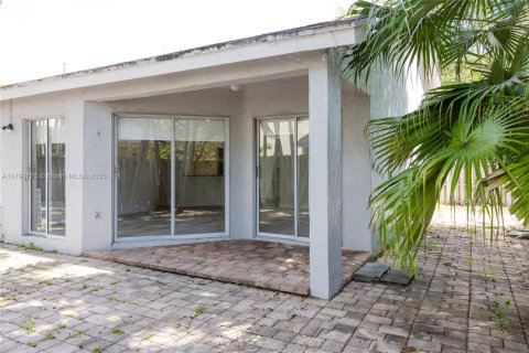 Casa en venta en Doral, Florida, 3 dormitorios, 98.85 m2 № 1861578 - foto 25
