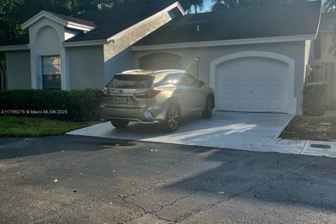 Casa en venta en Doral, Florida, 3 dormitorios, 98.85 m2 № 1861578 - foto 1