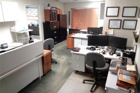 Propiedad comercial en venta en Sunrise, Florida № 1980825 - foto 23