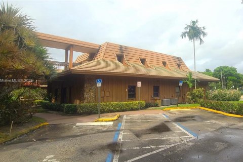 Propiedad comercial en venta en Sunrise, Florida № 1980825 - foto 1