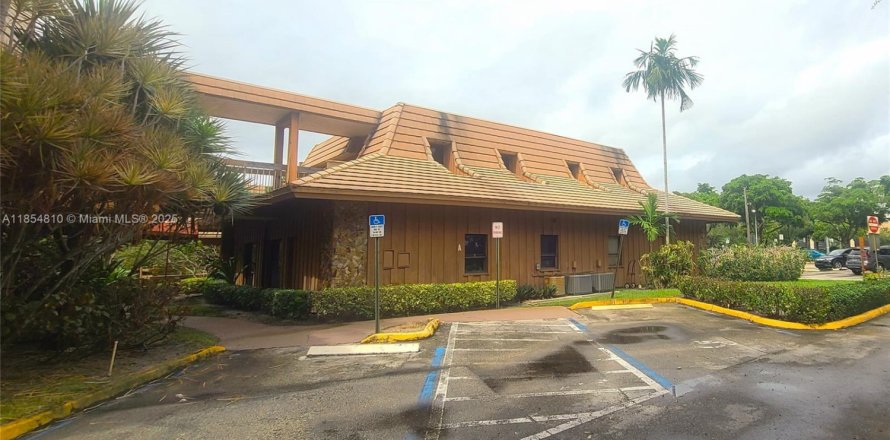 Propiedad comercial en Sunrise, Florida № 1980825