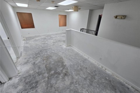 Propiedad comercial en venta en Sunrise, Florida № 1980825 - foto 21