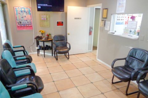 Propiedad comercial en venta en Sunrise, Florida № 1980825 - foto 25