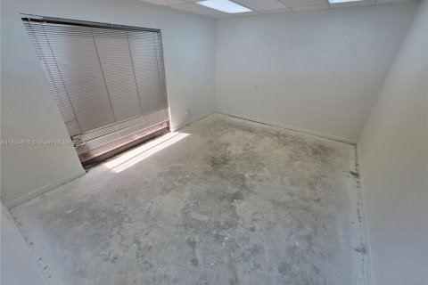 Propiedad comercial en venta en Sunrise, Florida № 1980825 - foto 14