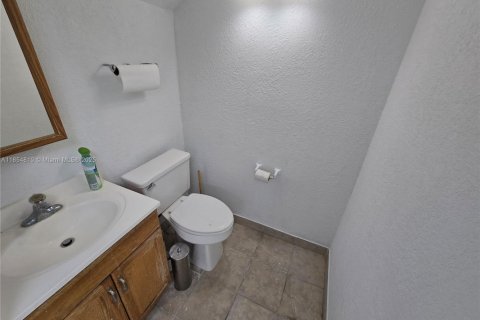 Propiedad comercial en venta en Sunrise, Florida № 1980825 - foto 22