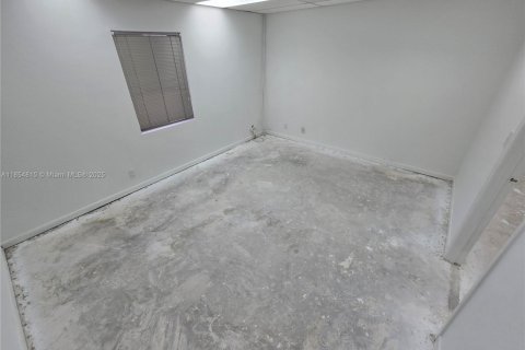 Propiedad comercial en venta en Sunrise, Florida № 1980825 - foto 17