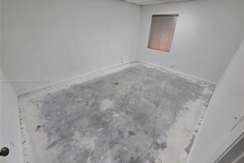 Propiedad comercial en venta en Sunrise, Florida № 1980825 - foto 20