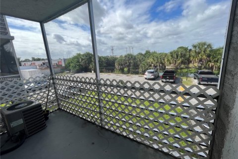 Condo in Lauderdale Lakes, Florida, 1 bedroom  № 1731183 - photo 16