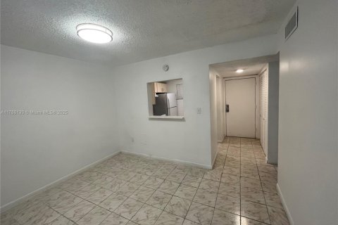 Condo in Lauderdale Lakes, Florida, 1 bedroom  № 1731183 - photo 2
