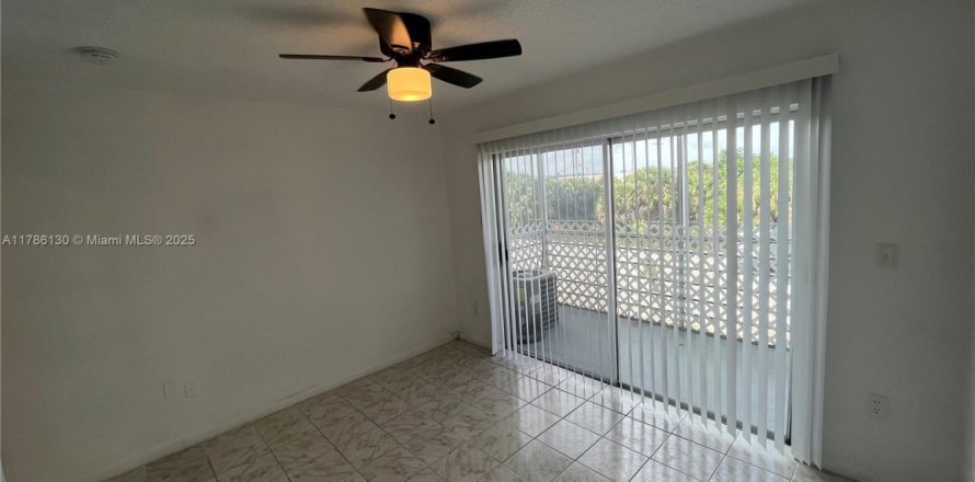 Condo in Lauderdale Lakes, Florida, 1 bedroom  № 1731183