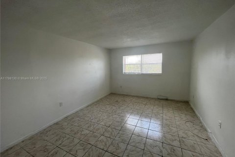 Condo in Lauderdale Lakes, Florida, 1 bedroom  № 1731183 - photo 9