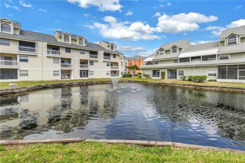 Condo in Saint Petersburg, Florida, 2 bedrooms  № 2222429 - photo 27