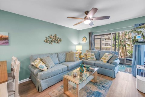 Condo in Saint Petersburg, Florida, 2 bedrooms  № 2222429 - photo 13