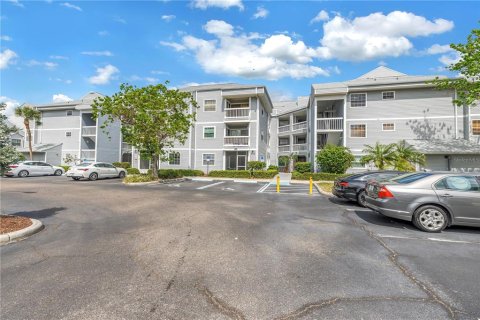 Condo in Saint Petersburg, Florida, 2 bedrooms  № 2222429 - photo 3
