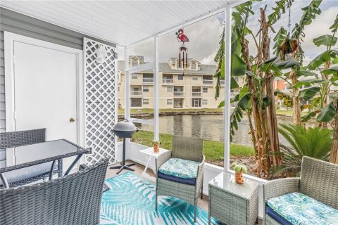 Condo in Saint Petersburg, Florida, 2 bedrooms  № 2222429 - photo 24