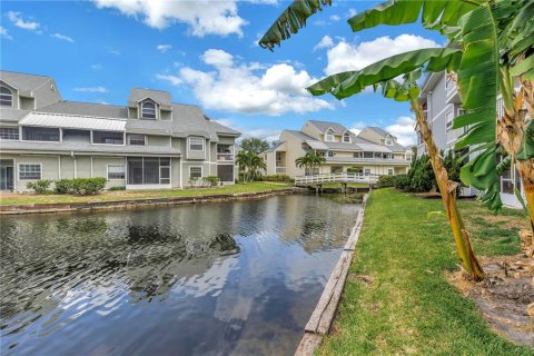 Condo in Saint Petersburg, Florida, 2 bedrooms  № 2222429 - photo 28