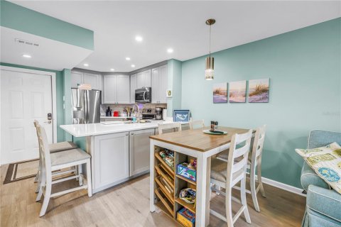Condo in Saint Petersburg, Florida, 2 bedrooms  № 2222429 - photo 11