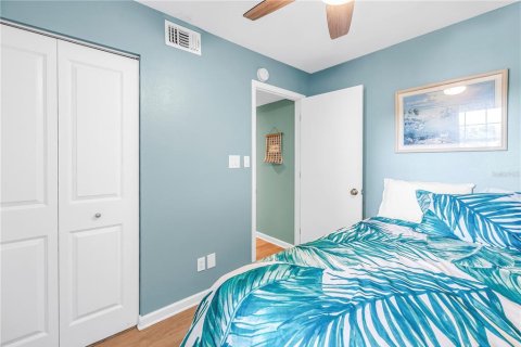 Condo in Saint Petersburg, Florida, 2 bedrooms  № 2222429 - photo 23