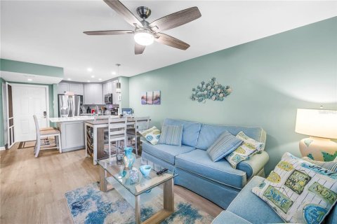 Condo in Saint Petersburg, Florida, 2 bedrooms  № 2222429 - photo 16