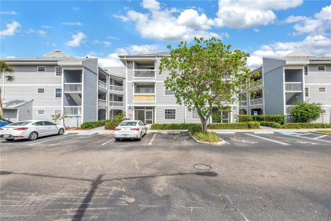 Condo in Saint Petersburg, Florida, 2 bedrooms  № 2222429 - photo 2