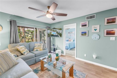 Condo in Saint Petersburg, Florida, 2 bedrooms  № 2222429 - photo 14