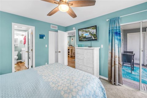 Condo in Saint Petersburg, Florida, 2 bedrooms  № 2222429 - photo 18