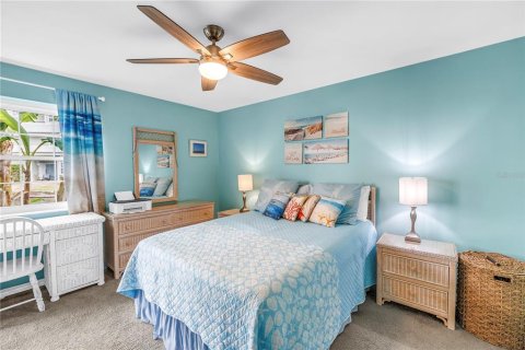Condo in Saint Petersburg, Florida, 2 bedrooms  № 2222429 - photo 17