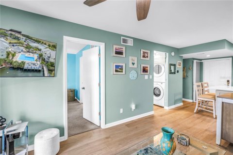 Condo in Saint Petersburg, Florida, 2 bedrooms  № 2222429 - photo 15
