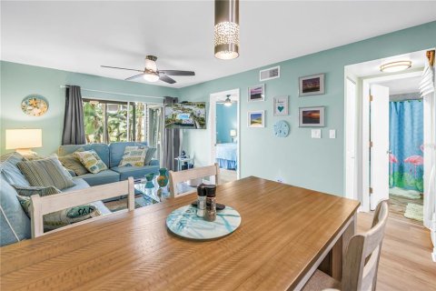 Condo in Saint Petersburg, Florida, 2 bedrooms  № 2222429 - photo 12