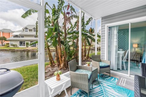 Condo in Saint Petersburg, Florida, 2 bedrooms  № 2222429 - photo 25