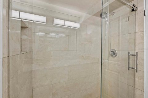 Condo in Longboat Key, Florida, 2 bedrooms  № 2288011 - photo 30