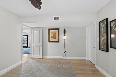 Condo in Longboat Key, Florida, 2 bedrooms  № 2288011 - photo 28