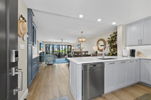 Condo in Longboat Key, Florida, 2 bedrooms  № 2288011 - photo 5