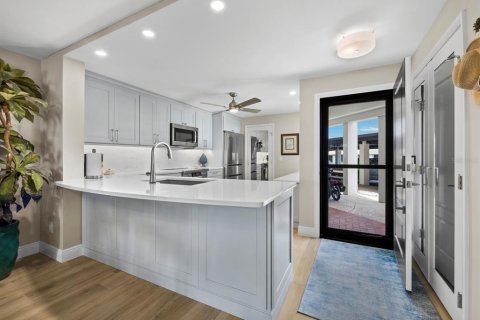 Condo in Longboat Key, Florida, 2 bedrooms  № 2288011 - photo 15