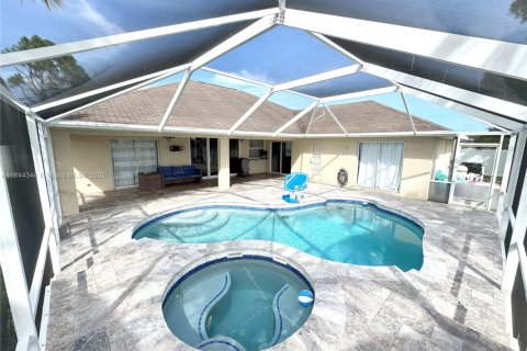 House in Port St. Lucie, Florida 4 bedrooms, 212.1 sq.m. № 1839603 - photo 24