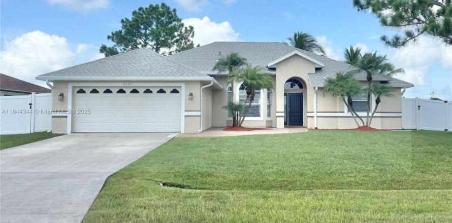 House in Port St. Lucie, Florida 4 bedrooms, 212.1 sq.m. № 1839603