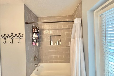 House in Port St. Lucie, Florida 4 bedrooms, 212.1 sq.m. № 1839603 - photo 18