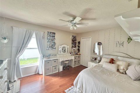 House in Port St. Lucie, Florida 4 bedrooms, 212.1 sq.m. № 1839603 - photo 12