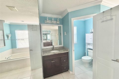 House in Port St. Lucie, Florida 4 bedrooms, 212.1 sq.m. № 1839603 - photo 11