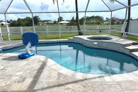 House in Port St. Lucie, Florida 4 bedrooms, 212.1 sq.m. № 1839603 - photo 23