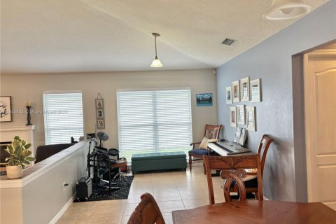 House in Port St. Lucie, Florida 4 bedrooms, 212.1 sq.m. № 1839603 - photo 13