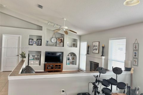 House in Port St. Lucie, Florida 4 bedrooms, 212.1 sq.m. № 1839603 - photo 9